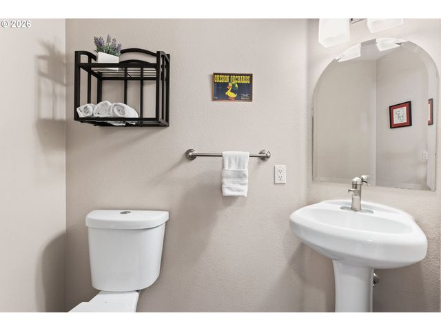 16550 Sw PENINSULA Ct, Beaverton, OR 97006