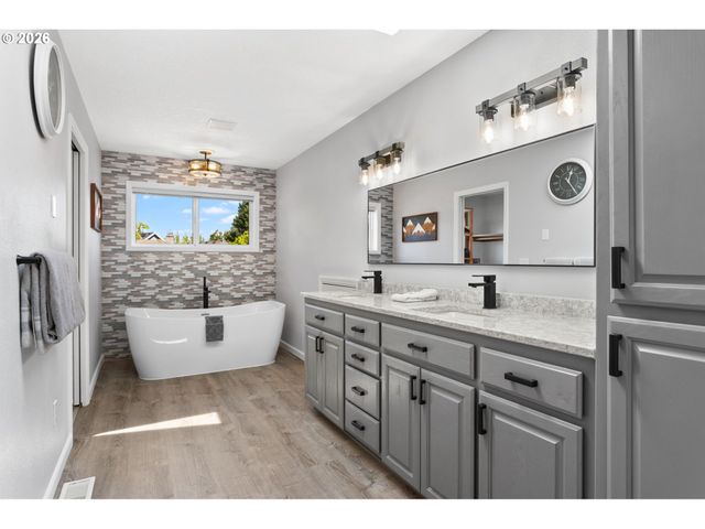 16550 Sw PENINSULA Ct, Beaverton, OR 97006