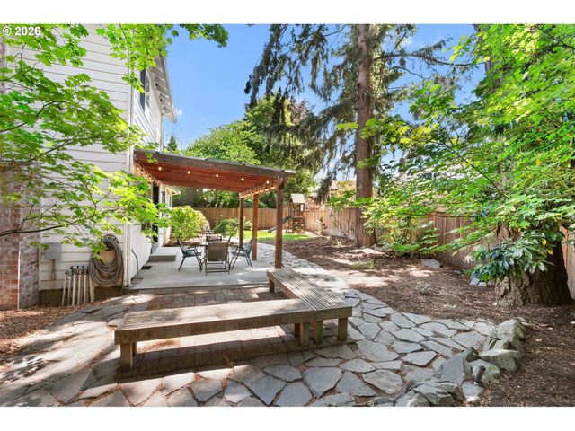 16550 Sw PENINSULA Ct, Beaverton, OR 97006