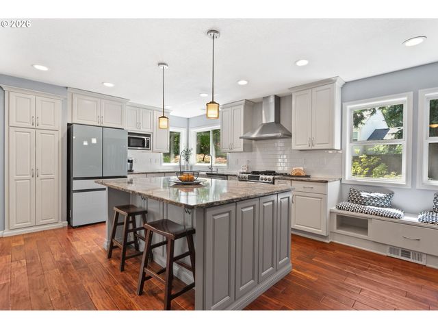 16550 Sw PENINSULA Ct, Beaverton, OR 97006