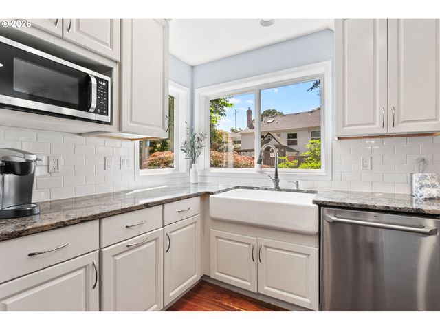 16550 Sw PENINSULA Ct, Beaverton, OR 97006