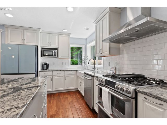 16550 Sw PENINSULA Ct, Beaverton, OR 97006