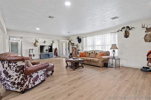 8753 Prairie Valley Road, Ardmore, OK 73401