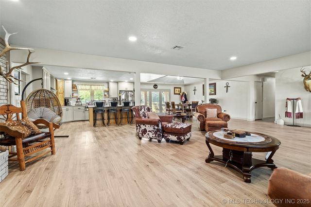 8753 Prairie Valley Road, Ardmore, OK 73401