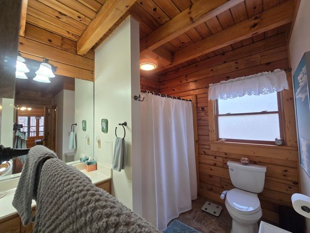 300 Crawford DR, Moneta, VA 24121