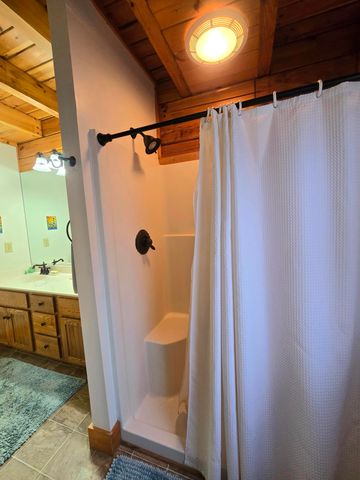 300 Crawford DR, Moneta, VA 24121