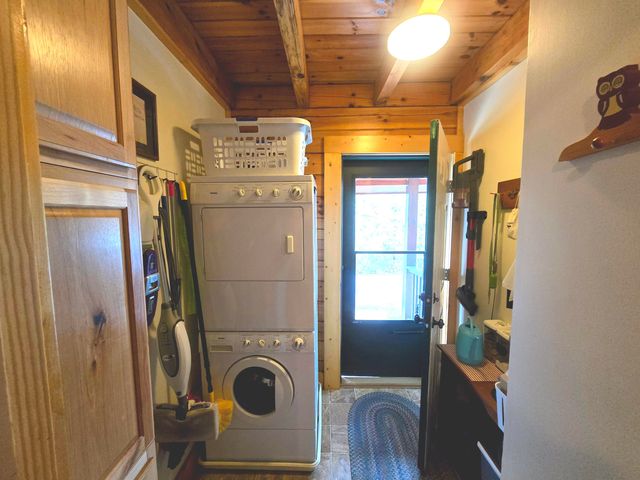 300 Crawford DR, Moneta, VA 24121