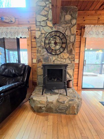 300 Crawford DR, Moneta, VA 24121