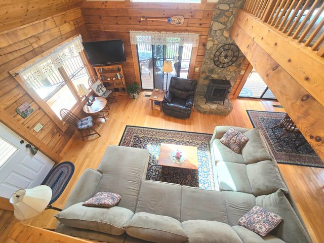 300 Crawford DR, Moneta, VA 24121