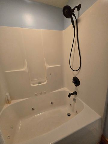 300 Crawford DR, Moneta, VA 24121