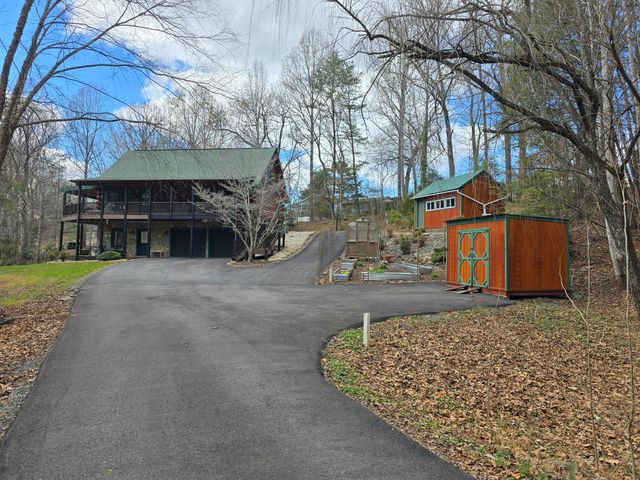 300 Crawford DR, Moneta, VA 24121