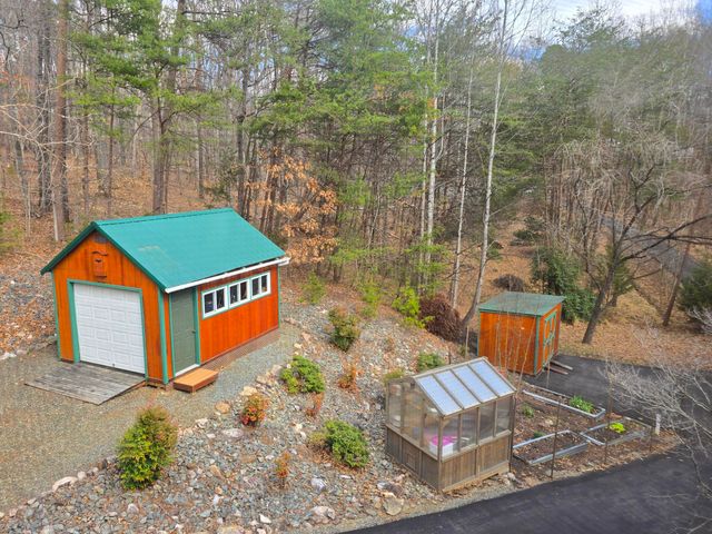 300 Crawford DR, Moneta, VA 24121