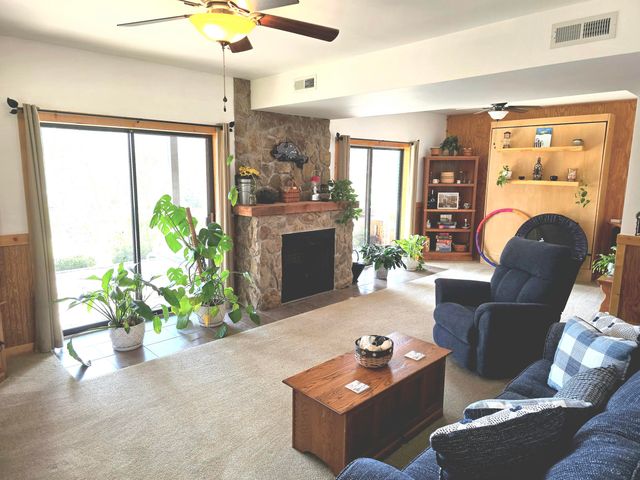 300 Crawford DR, Moneta, VA 24121