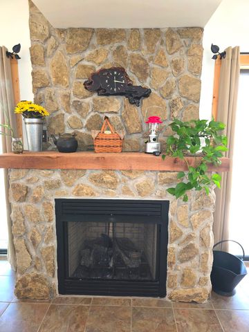 300 Crawford DR, Moneta, VA 24121