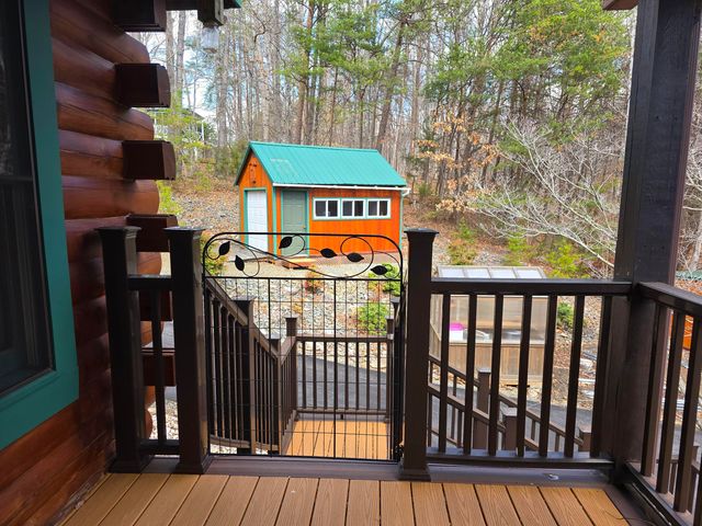 300 Crawford DR, Moneta, VA 24121