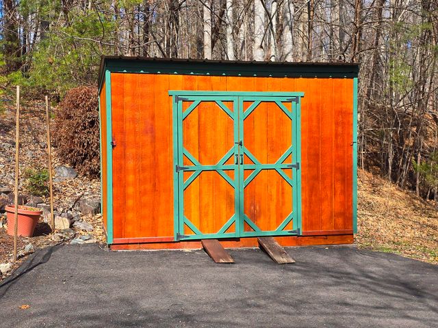 300 Crawford DR, Moneta, VA 24121