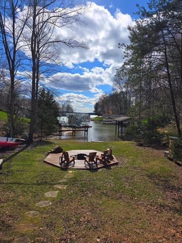 300 Crawford DR, Moneta, VA 24121