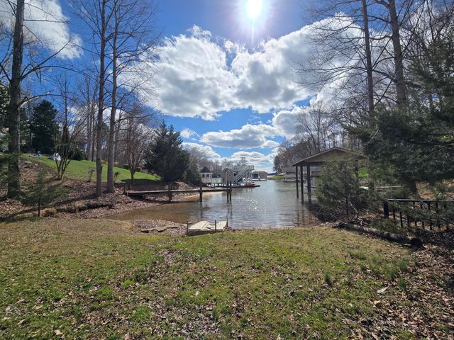 300 Crawford DR, Moneta, VA 24121