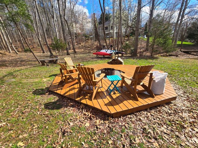 300 Crawford DR, Moneta, VA 24121