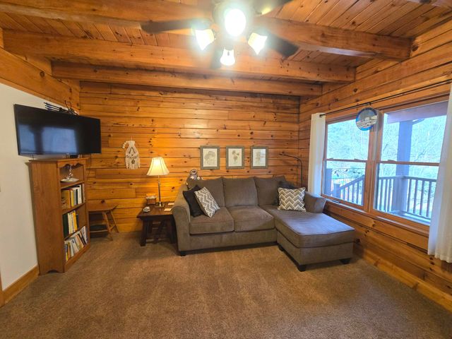 300 Crawford DR, Moneta, VA 24121