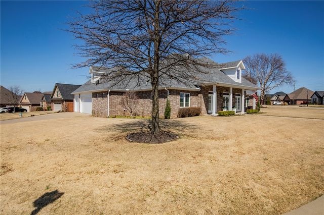 384 Bella Toscana Street, Springdale, AR 72762