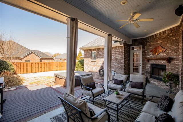 384 Bella Toscana Street, Springdale, AR 72762