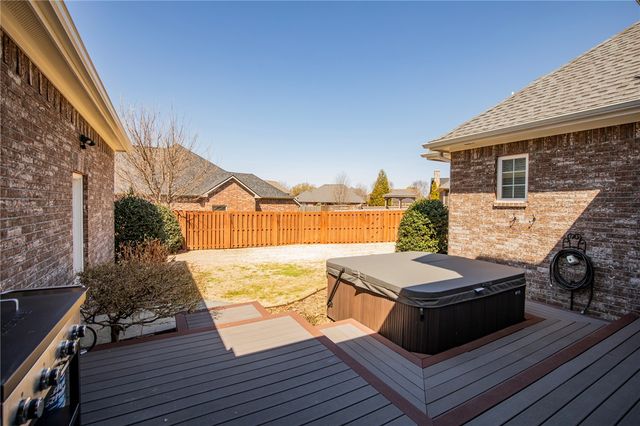 384 Bella Toscana Street, Springdale, AR 72762