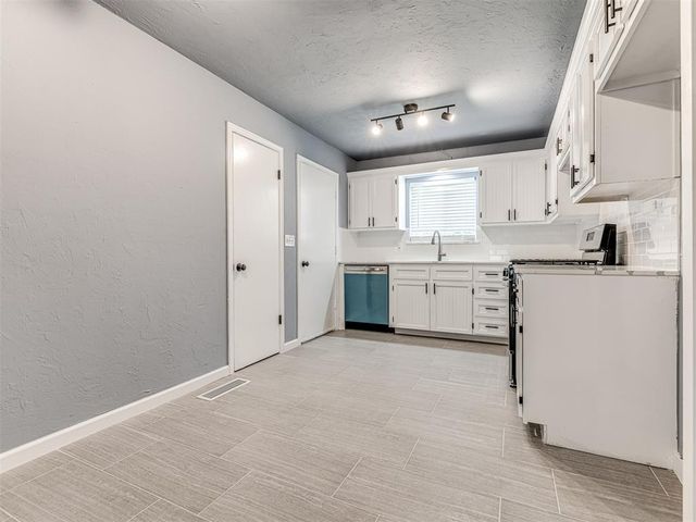 14008 Gateway Drive, Edmond, OK 73013