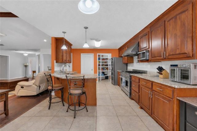 4620 Dresden Drive, Theodore, AL 36582