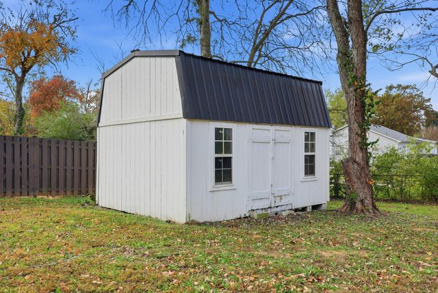 558 Walton Ferry Rd, Hendersonville, TN 37075