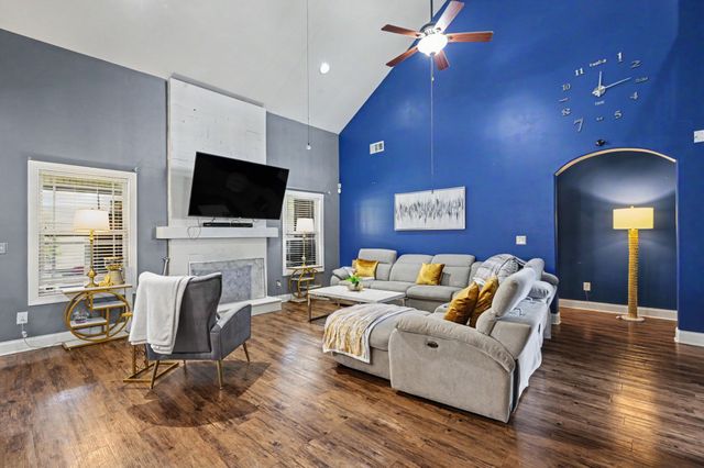 4104 Stony Point Dr, La Vergne, TN 37086