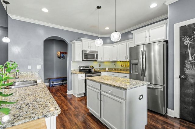 4104 Stony Point Dr, La Vergne, TN 37086