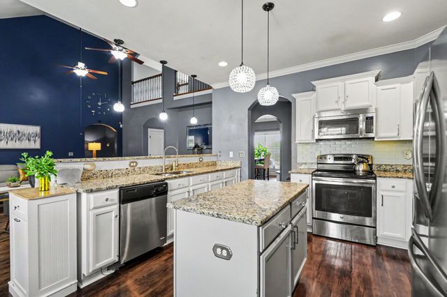 4104 Stony Point Dr, La Vergne, TN 37086