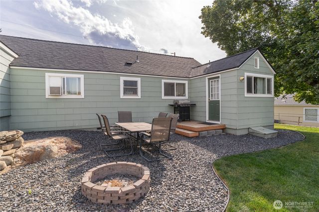 251 Rimrock Way, East Wenatchee, WA 98802