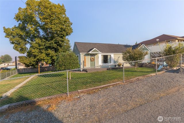 251 Rimrock Way, East Wenatchee, WA 98802