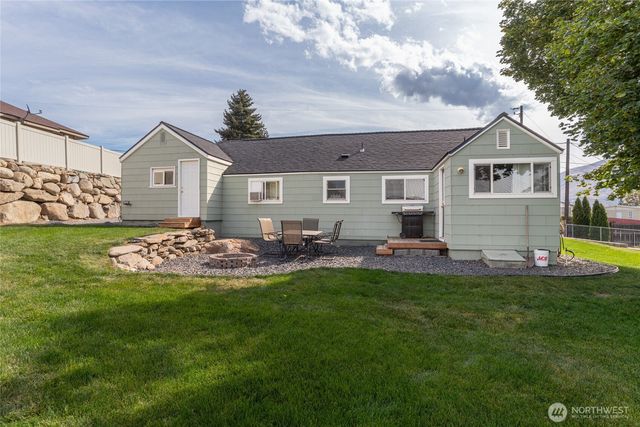 251 Rimrock Way, East Wenatchee, WA 98802