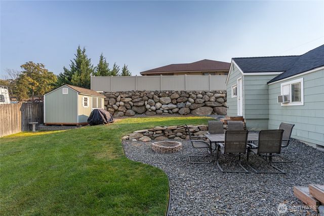 251 Rimrock Way, East Wenatchee, WA 98802