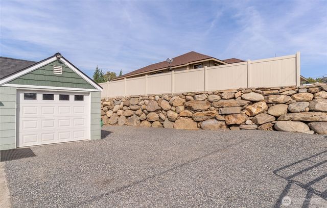 251 Rimrock Way, East Wenatchee, WA 98802