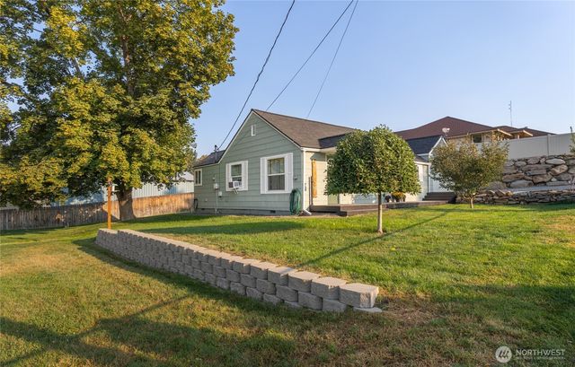 251 Rimrock Way, East Wenatchee, WA 98802