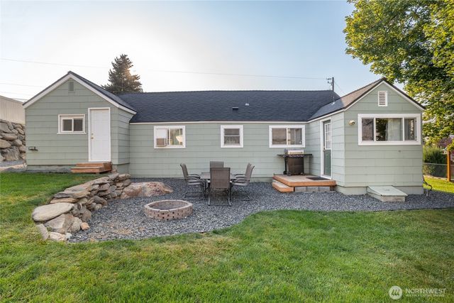 251 Rimrock Way, East Wenatchee, WA 98802