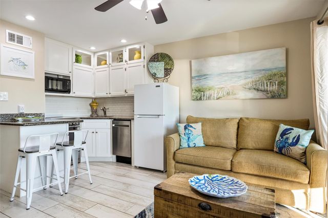 6102 Seawall Boulevard 365, Galveston, TX 77551