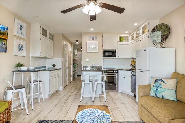 6102 Seawall Boulevard 365, Galveston, TX 77551