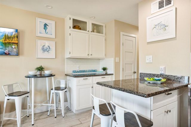 6102 Seawall Boulevard 365, Galveston, TX 77551