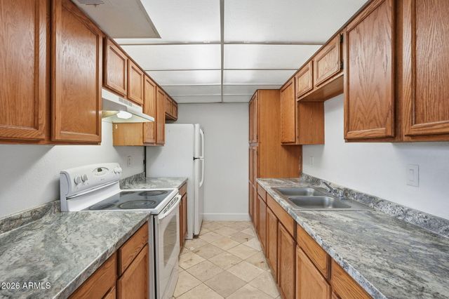 5955 W GOLDEN Lane, Glendale, AZ 85302