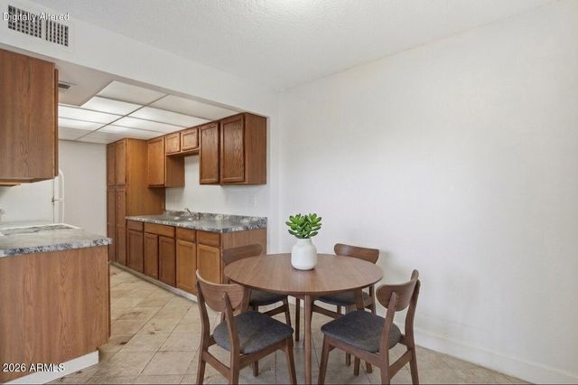 5955 W GOLDEN Lane, Glendale, AZ 85302