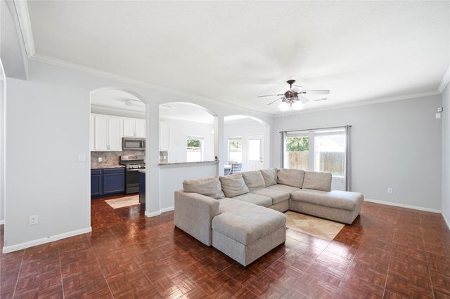 1707 N N Highlands Crossing, Highlands, TX 77562