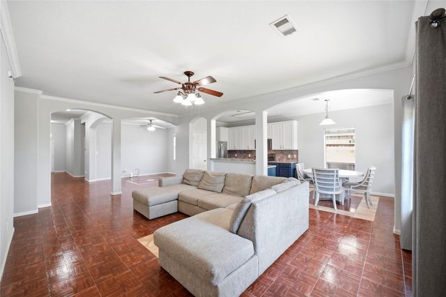 1707 N N Highlands Crossing, Highlands, TX 77562
