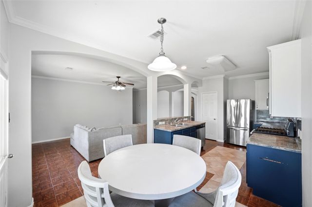 1707 N N Highlands Crossing, Highlands, TX 77562