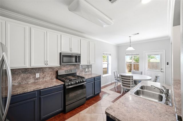 1707 N N Highlands Crossing, Highlands, TX 77562