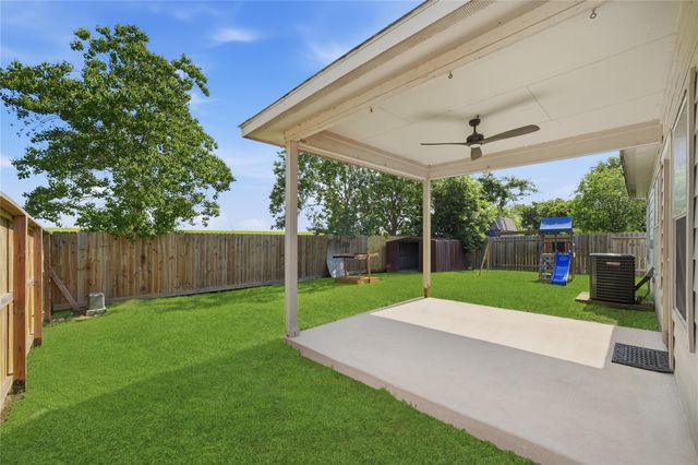 1707 N N Highlands Crossing, Highlands, TX 77562